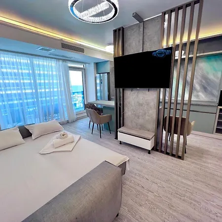 White Titanic Luxury Sea View Apartment Navodari