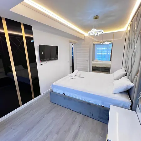 White Titanic Luxury Sea View Apartment