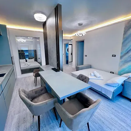 White Titanic Luxury Sea View Apartment Navodari