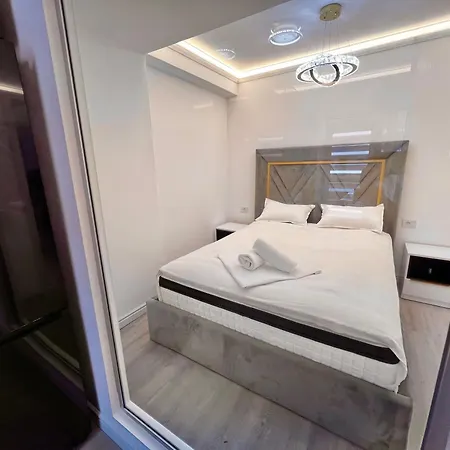 White Titanic Luxury Sea View Apartment Navodari
