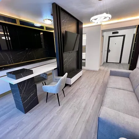 White Titanic Luxury Sea View Apartment Navodari