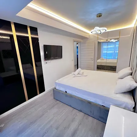 White Titanic Luxury Sea View *