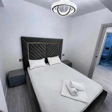 White Titanic Luxury Sea View Apartment