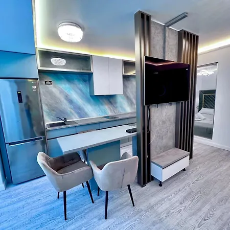 White Titanic Luxury Sea View Apartment Navodari