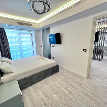White Titanic Luxury Sea View Apartment
