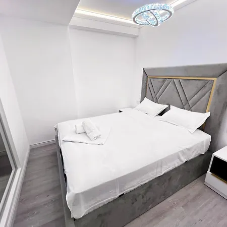 White Titanic Luxury Sea View Apartment