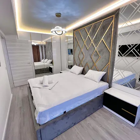White Titanic Luxury Sea View Apartment Navodari