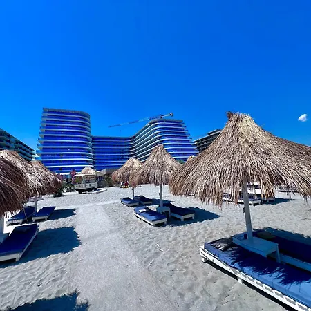 White Titanic Luxury Sea View Apartment Navodari