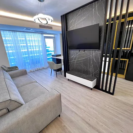 White Titanic Luxury Sea View Apartment Navodari