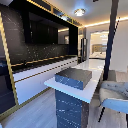 White Titanic Luxury Sea View *