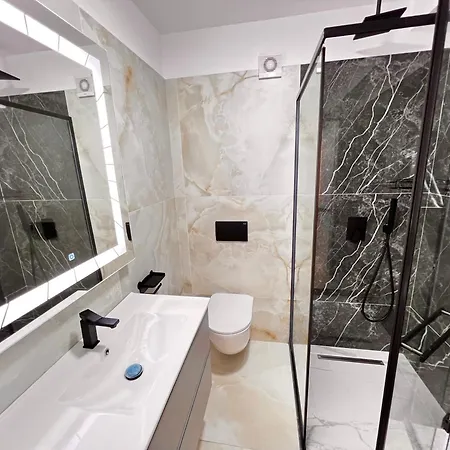 White Titanic Luxury Sea View Apartment Navodari
